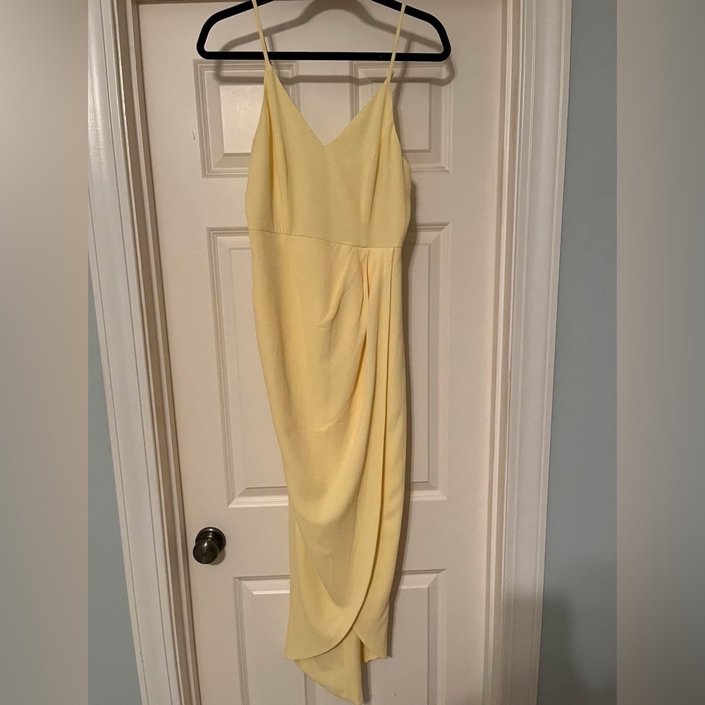 Yellow Showpo Formal/ Wedding Guest Dress -size 6
$40
